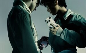 kaksi kannykkaa mobiilimaksulla vastakkain