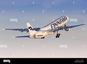 lentokone nousemassa helsingin lentokentalta