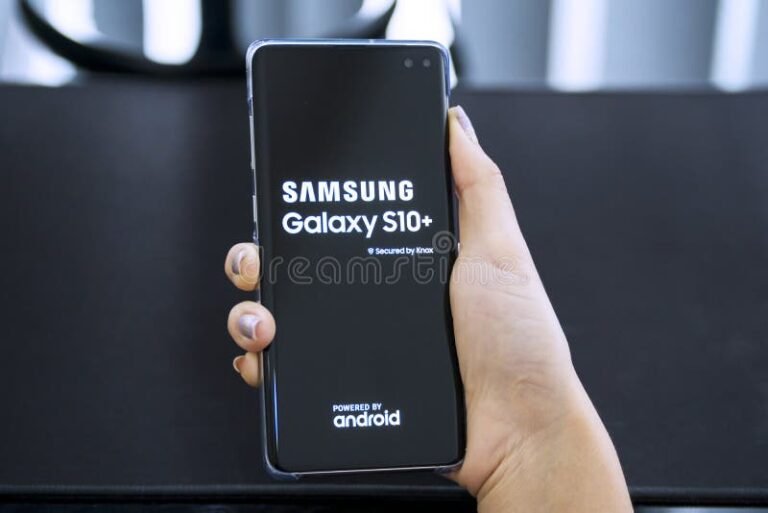 samsung puhelin kadessa lahelta otettu kuva