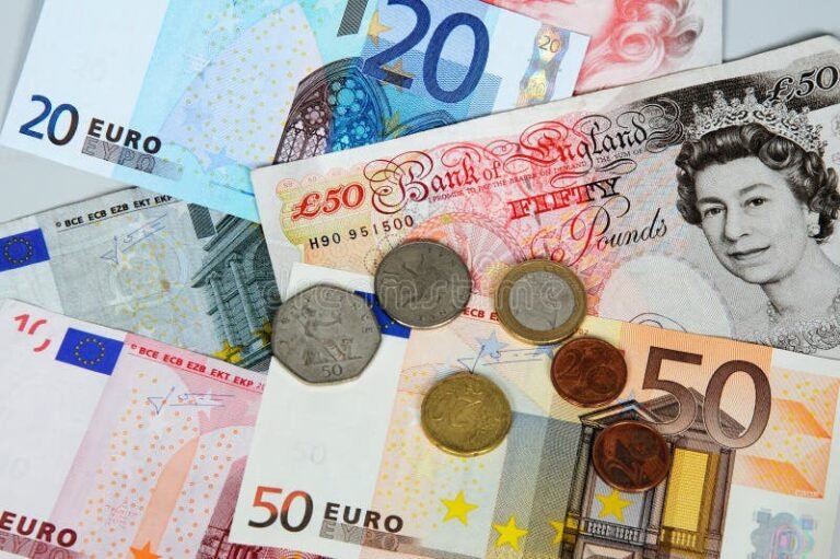 setelia ja kolikoita euroissa ja punnissa