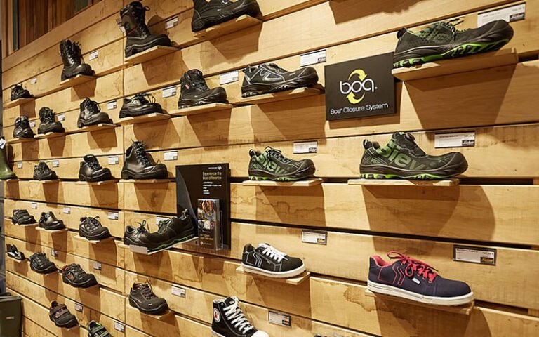 sievi shopin sisaankaynti ja kenkahyllyt