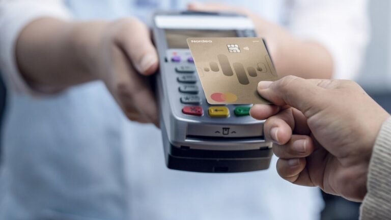 stockmann mastercard kortti kadessa tarkastettavana