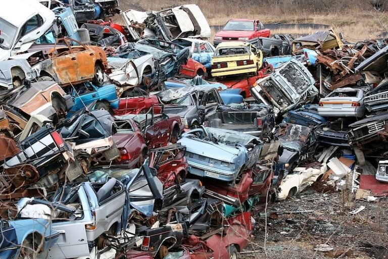 suomalainen kaytetty auto myyntipihalla